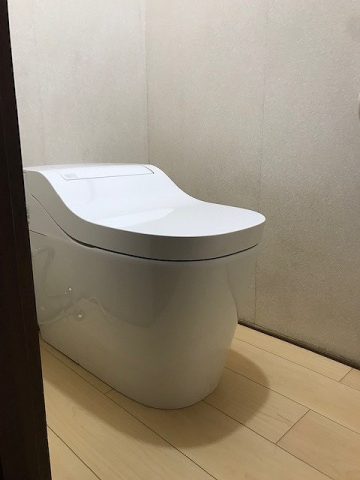 姫路市　トイレの床の上張りと便器の取替え